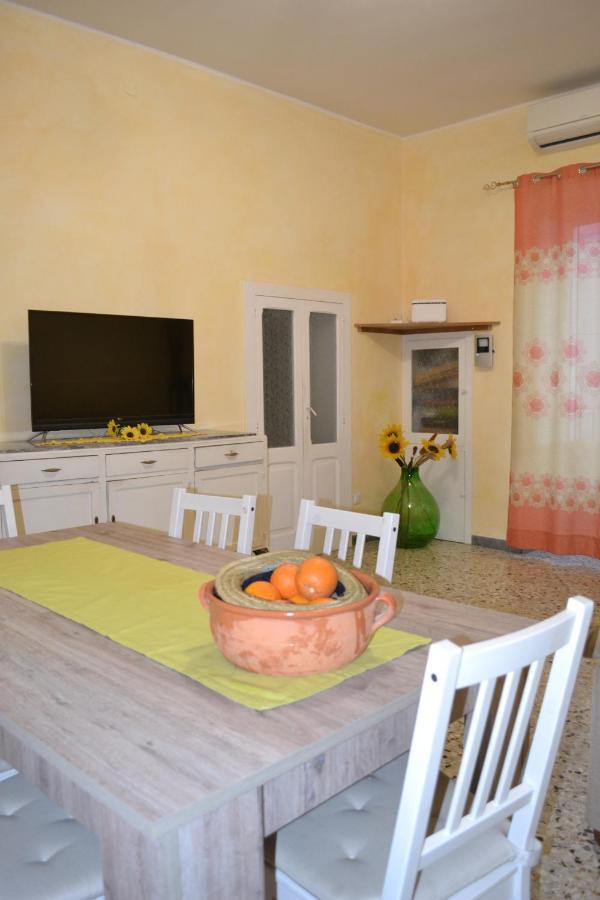 Casa Vacanze Raggio Di Sole Monopoli Villa Exterior photo